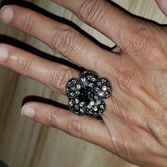 Jewelry - 🔶️5 for $30🔶️ Flower ring